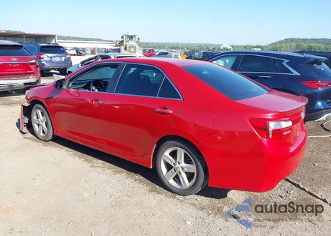 2013 Toyota Camry Se z USA, uszkodzony, nr VIN 4T1BF1FK1DU642226